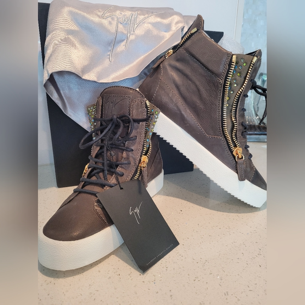 Looking for these Guiseppe Zanotti Sneakers